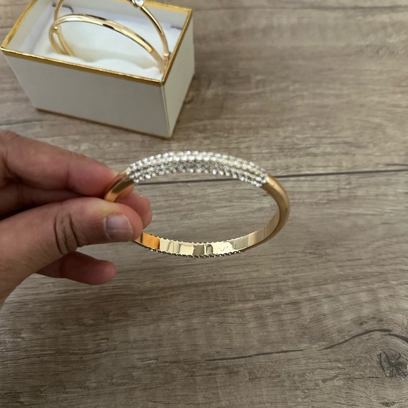 Anne klein’s Gold tone bangle set. - Picture 5 of 7